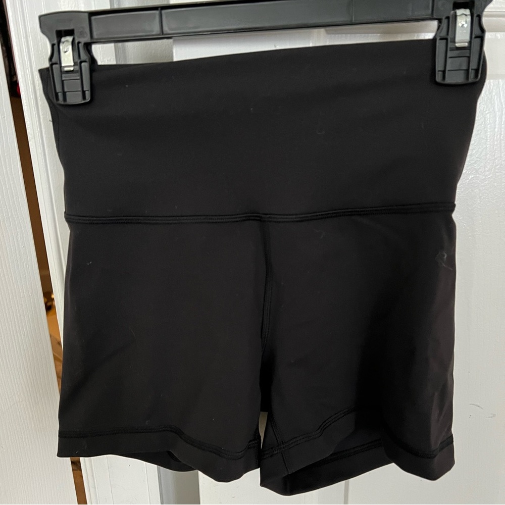 Lululemon Wunder Train HR contour fit bike shorts 4”